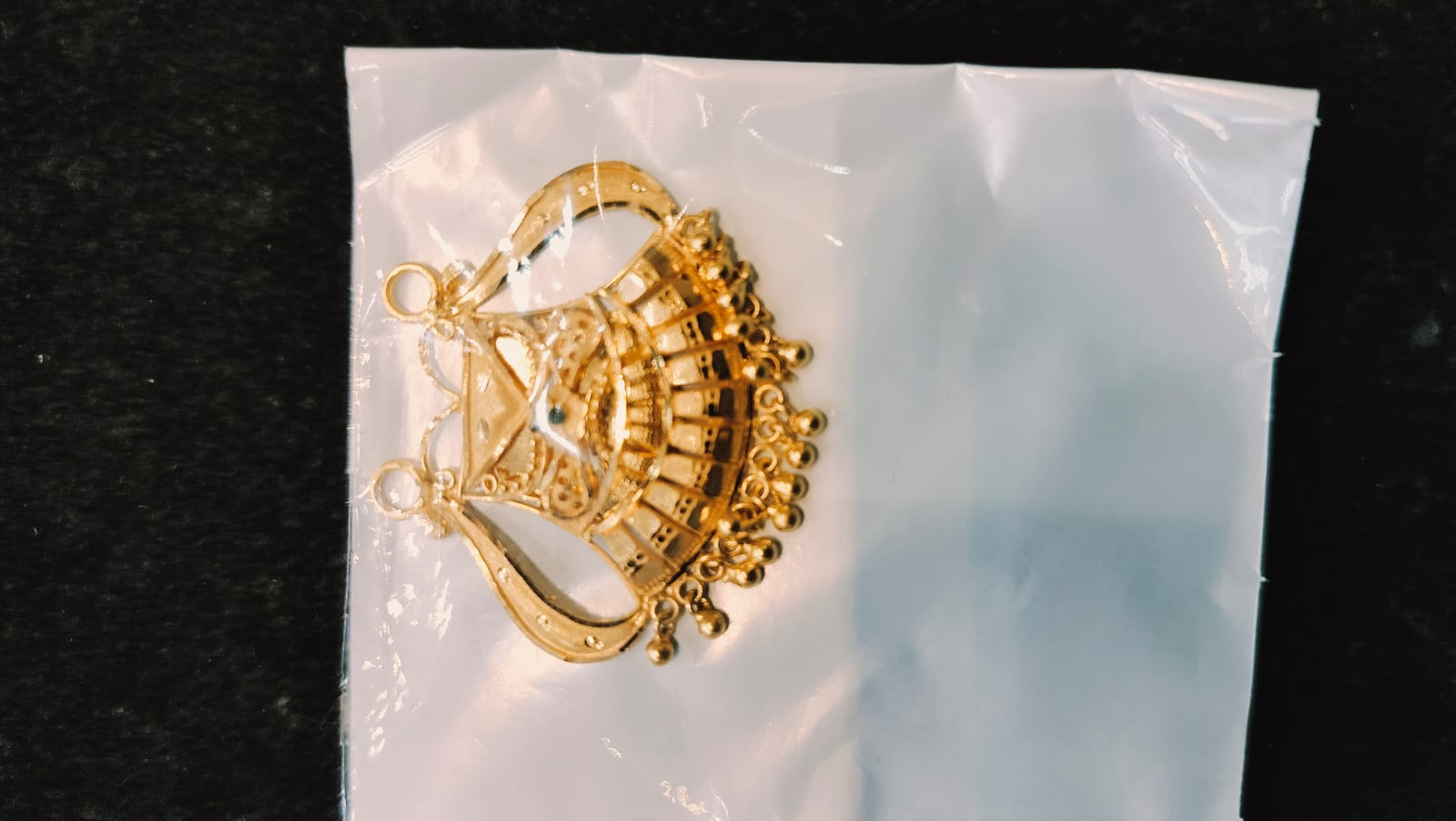 Product#8:&nbsp;Gold locket-8